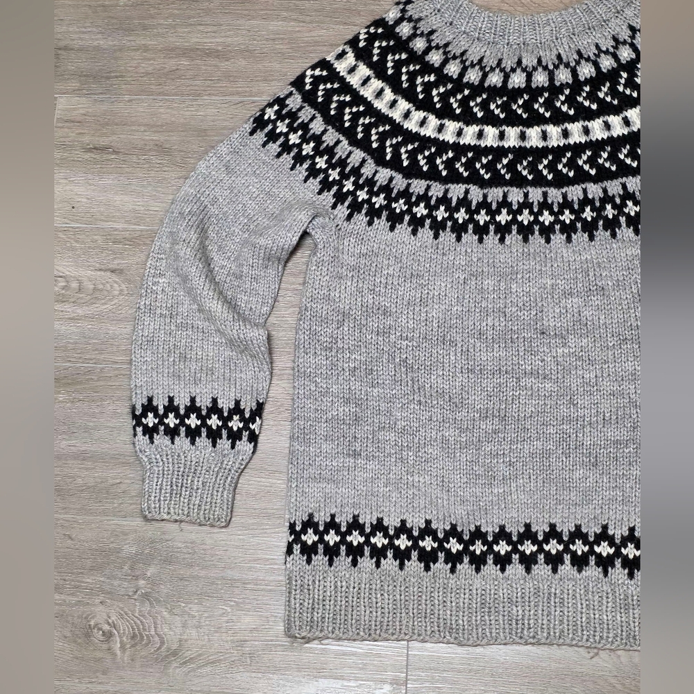 Geometric Grey & Black Handknit Sweater Adult Size L- XL Soft Warm - Picture 3 of 5